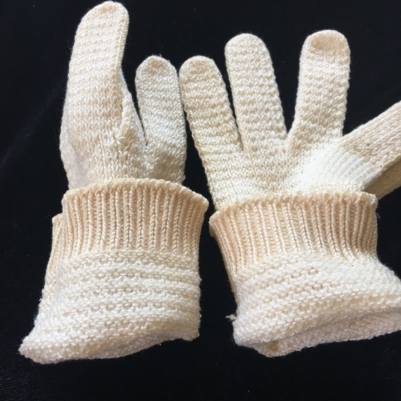 Vintage creamy ivory hand made gloves. Small - Picture 7 of 7